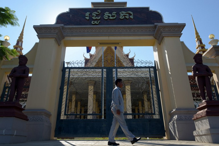 NO DENIAL. A Cambodian guard walks past the main gate of the National Assembly building in Phnom Penh. Cambodia banned the denial of atrocities committed by the Khmer Rouge regime with a new law. AFP/ Tang Chhin Sothy 