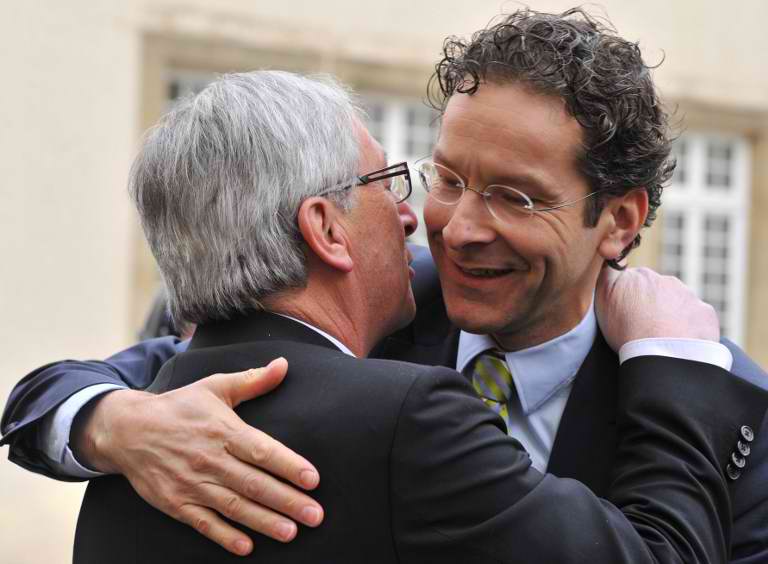 LUXEMBOURG, Luxembourg : Luxembourg Prime Minister and Eurogroup president Jean-Claude Juncker (L) welcomes Dutch Finance Minister Jeroen Dijsselbloem at the Hotel de Bourgogne before a meeting in Luxembourg on January 18, 2013. Juncker and his probable successor as head of the Eurogroup are due to review the financial and economic situation in the Euro zone and the preparation of the next meeting of the Eurogroup, to be held on January 21 in Brussels. AFP PHOTO / GEORGES GOBET