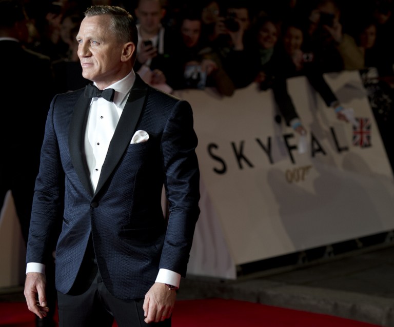 British actor Daniel Craig arrives on the red carpet to atttend the world royal premiere of the new James Bond film 'Skyfall' at the Royal Albert Hall in London on October 23, 2012. AFP PHOTO / LEON NEAL