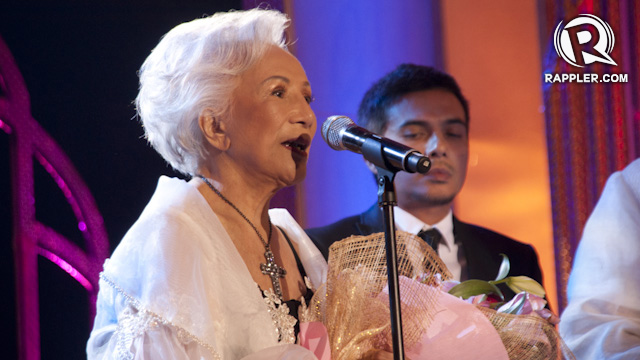 PEARL OF PHILIPPINE CINEMA. Mila del Sol, who has been acting since the 1930s, accepts the Natatanging Gawad Urian special award