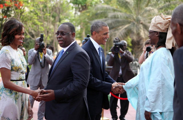 US First Lady Michelle Obama is welcomed by Senegal's President Macky Sall while US President Barck Obaama greets Senegalese First Lady Marieme Faye upon the US president's arrival at the State House in Dakar, Senegal, 27 June 2013. Photo by EPA