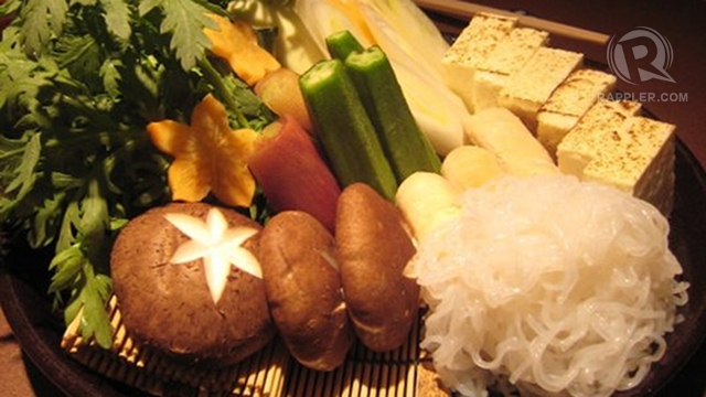 SAYURAN SUKIYAKI.  Sayuran meningkatkan campuran beraroma sukiyaki.  Foto oleh Robert Uy