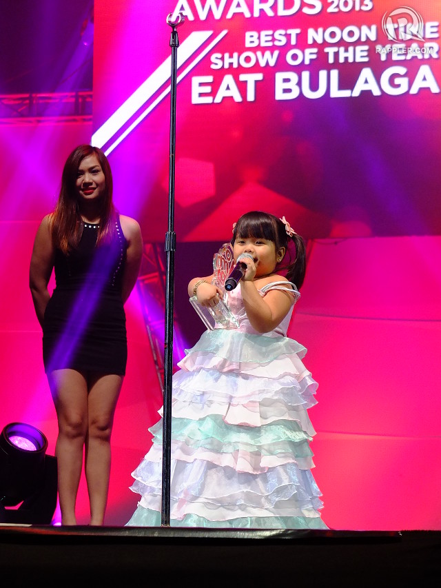 THE CUTEST WINNER. Ryzza Mae Dizon accepts her Child Star of the Year award by saying, 'Ang kati naman ng suot ko!' (What I'm wearing is so itchy!)