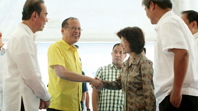 THANKING CHINA. President Benigno Aquino III shows gratitude to China, through Ambassador Ma Keqing, for a $116-M loan that helped the government build a P6.1-B aqueduct improvement project. Photo from Malacañang/PCOO