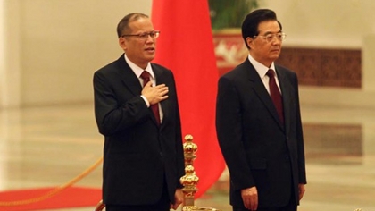 MEETING AGAIN. President Benigno Aquino III meets with Chinese President Hu Jintao in a state visit to China in 2011, which is expected to be followed by a new meeting over the weekend. File photo courtesy of Malacañang/PCOO