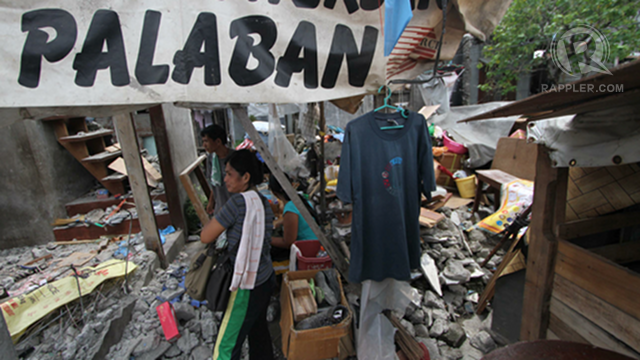 NO RESISTANCE. Residents claim they didn't resist the demolition due to veiled threats. Photo by Karlos Manlupig