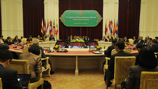 CONTROVERSIAL SUMMIT. The Philippines and Cambodia trade barbs over the recent Asean Ministers' Meeting. Photo courtesy of Agence Kampuchea Presse
