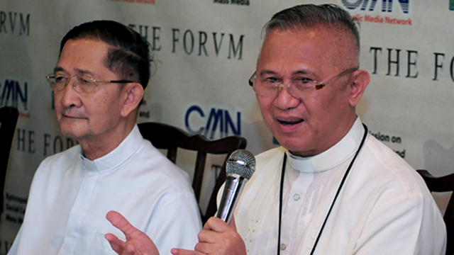 OPPOSING RH. CBCP president Cebu Archbishop Jose Palma (right) and Antipolo Bishop Gabriel Reyes, chair of its family and life commission, hold a press conference against the RH bill. File photo from CBCP