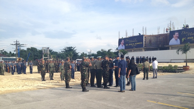 PRACTICE: The Armed Forces of the Philippines (AFP) and the Philippine National Police (PNP) practice for the State Funeral for the late DILG Sec Jesse Robredo