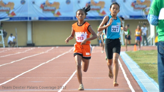 NO SHOES. Angelica De Josef of WVRAA competes barefoot at the Palarong Pambansa 2012, the country's biggest amateur sports competition. Team Dexter Palaro Coverage 2012.