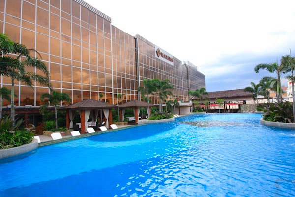 END OF SUMMER. What better way to kiss summer goodbye than kicking off an epic weekend? Resorts World Manila has it all, from recreation to relaxation.