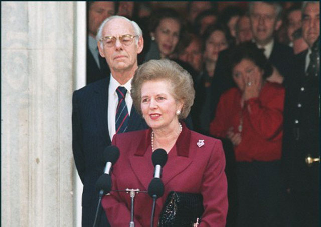 1990, November 28. Thatcher flanked by her husband Denis (L), addresses the press for the last time in front of 10 Downing Street in London prior to hand her resignation as prime minister to Queen Elizabeth II. AFP Photo