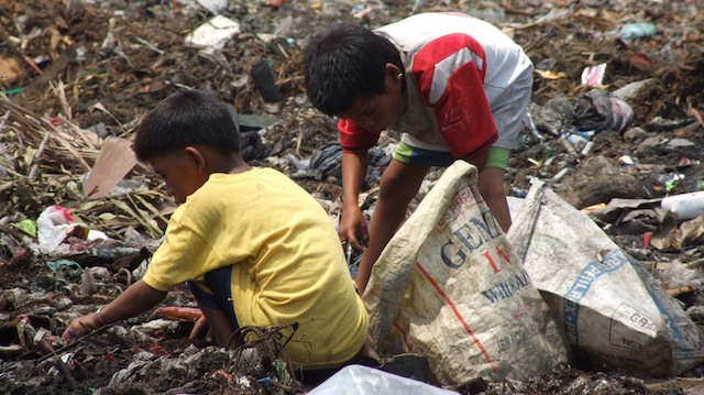 HARD LIFE. Kids sifting through garbage. Photo courtesy of ILO