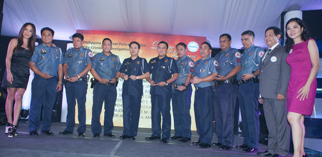 HEROES OF PITBULLS. Pia Guanio and PAWS executive director Anna Cabrera flank members of the CIDG-QC PNP team that arrested the people behind the Korean dog fighting syndicate in Laguna. They are PO3 Darwin Linatoc, PO2 Gilbert Peralta, PO3 Ramil Consencino, Major Reynaldo Magdaluyo, PCI Renante Galang, SPO1 Noel Barbon, SPO4 Bryan Colanding, SPO3 Bobby Carino, and PO1 Remigio Nicolas. 
