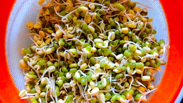 FIGHT THAT FUNKY SMELL. The simple and lowly togue (mung bean sprouts) is actually chock-full of zinc, great against body odor