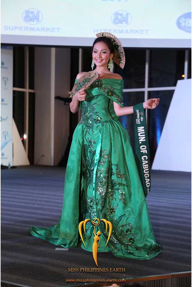 CULTURAL COSTUME COMPETITION. Jannie Loudette Alipo-on at the cultural costume competition on April 19 at SM Mall of Asia, Pasay. Photo courtesy of Carousel Productions