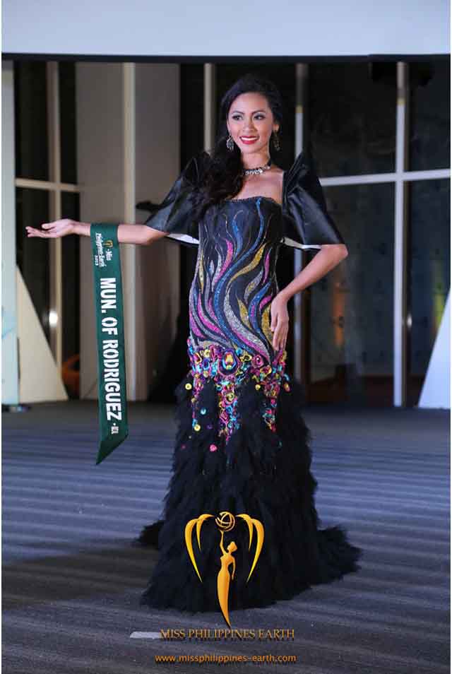 CULTURAL COSTUME COMPETITION. Ma. Kristine Tablazon at the cultural costume competition on April 19 at SM Mall of Asia, Pasay. Photo courtesy of Carousel Productions