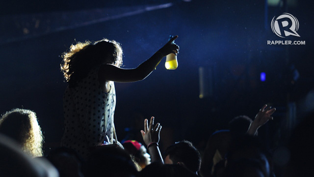 HANDS UP IN THE AIR. Body to body, the crowd was unstoppable in partying. Photo by Haiko Magtrayo