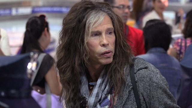 TOUCHDOWN, MANILA. Aerosmith frontman Steven Tyler lands in Manila for their Concert on May 8. Photo by Jedwin Llobrera