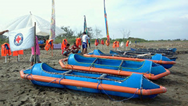 BOATS THAT CAN SAVE FAMILIES. Guevara teaches people in the communities how to build these. All photos courtesy of Ed Guevara