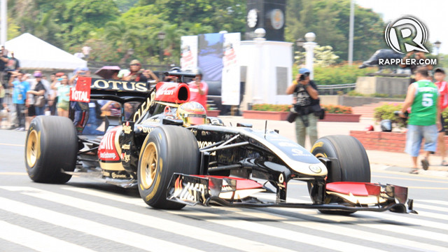The F1 racecar thunders down a street in Manila near the Kilometer Zero marker in Rizal Park during the initial run