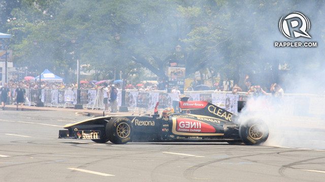 Marlon burns rubber while doing a 360-degree turn during one of his performances at the Quirino Grandstand 