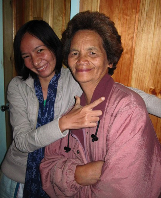 THE AUTHOR WITH MARY DAOAS. Mary (or Tita Mary to visitors in Sagada) gladly posed for a memento picture inside her lodging house. Photo courtesy of Eleazar Cuela