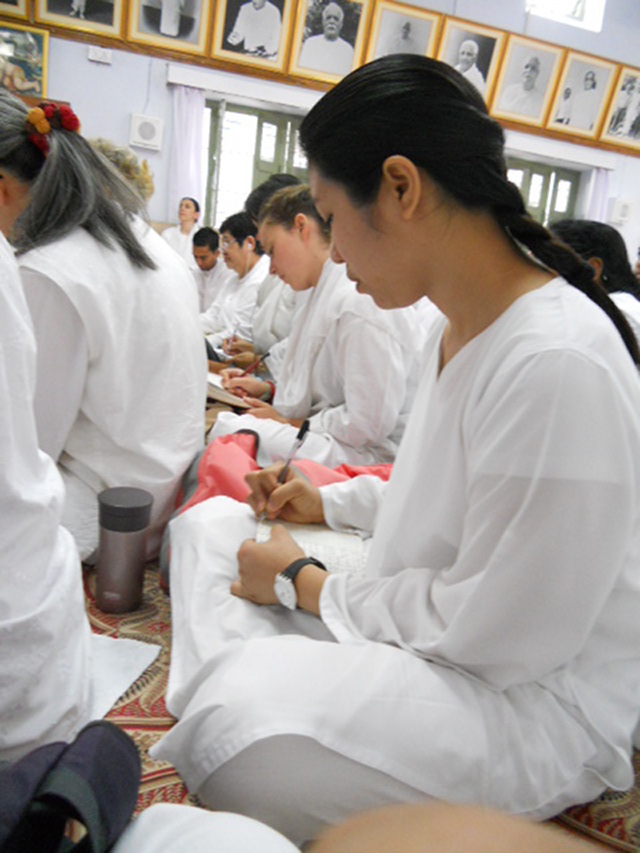 MIND CLEAR, HEART CALM. The author taking down notes while in meditation class. Photo by Agnes Roque