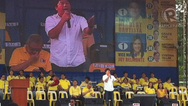 WILLIE POWER. TV host Willie Revillame lends his star power to the Team PNoy Miting de Avance in Quezon City. Photo by Natashya Gutierrez