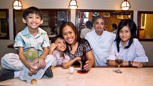 Regina Abuyuan with her children and fiance Derek Soriano. Photo courtesy of Regina Abuyuan