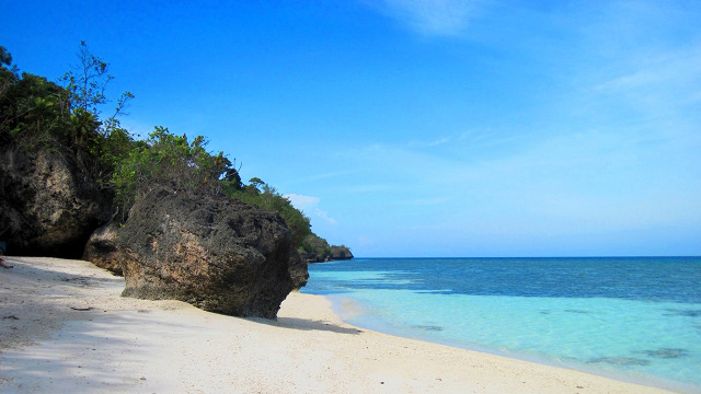 SECRET BEACH. Kagusuan Beach’s out-of-the-way location is part of its charm. Photo by Eileen Campos