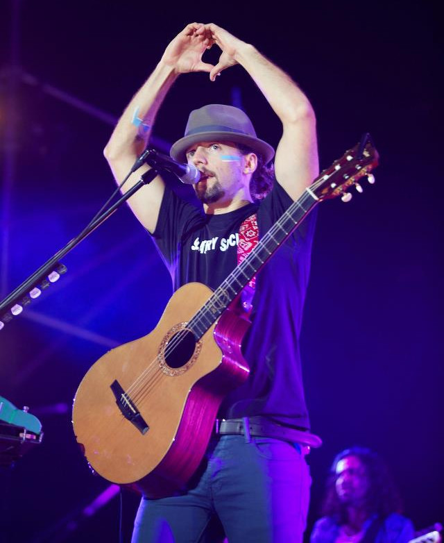 SIXTH TIME AROUND. Jason Mraz is still grace and humility personified at his May 14 Manila concert. Photo from a Myanmar concert at the Jason Mraz Facebook page
