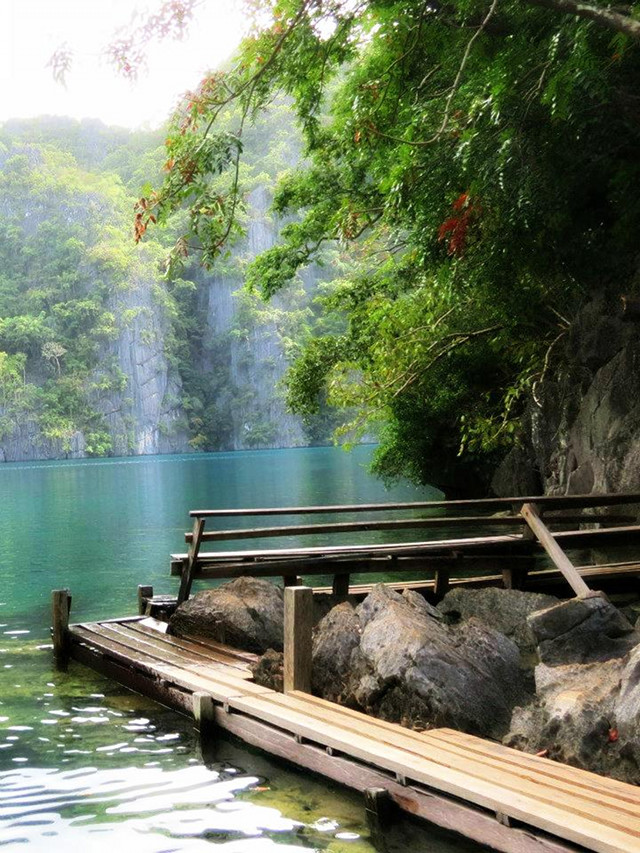 KAYANGAN LAKE. Lake Kayangan is one of the major tourist attractions in Coron. The lake is accessible via a steep 10-minute climb. Photo courtesy of Carol Caudilla