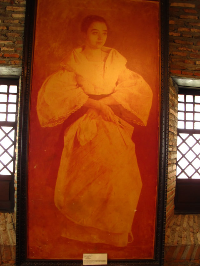 LA BULAQUENA. Literally meaning "the woman from Bulacan," this portrait of a woman wearing a Maria Clara gown is one of the few paintings of Juan Luna that depict Filipino culture. Photo used with permission from Lili Ramirez (marilil.wordpress.com)