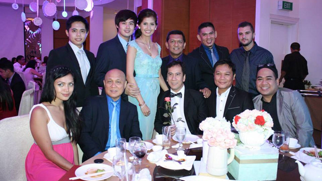 HAPPY COUPLE. Lloyd Lee and Shamcey Supsup with friends at their engagement party last June 16, Father's Day. Seated on the right side are Jonas Gaffud and Mau de Leon of Mercator. Photo courtesy of Jonas Gaffud