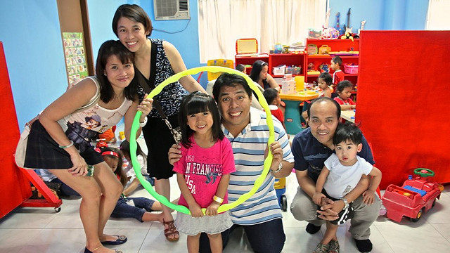 POWER OF PLAY. Edsel Ramirez (center) with the kids and volunteers of Philippine Toy Library. Photo used with permission from the Philippine Toy Library Facebook page