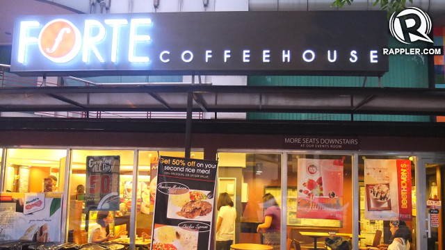 JAZZ AND COFFEE. The facade of Forte Coffeehouse reminds one of jazz bars lit up at night