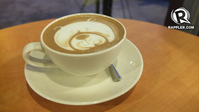 LATTE ART. A bear smiles from a cup of coffee