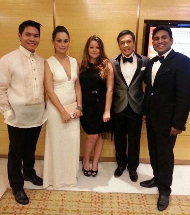 FOR COUNTRY, FOR THE WIN. A proudly Barong Tagalog-clad Jonathan Yabut (far left) with fellow Pinoy Celina Le Neindre (second from left) and their ‘Apprentice Asia’ finale teammates Nazril Idrus and Samuel Rufus Nallaraj (4th and 5th from left) with Leanne Troop, a cast manager of the show, prior to his charity ball for the finale. All images from the Jonathan Yabut-The Apprentice Asia Official Facebook Fanpage