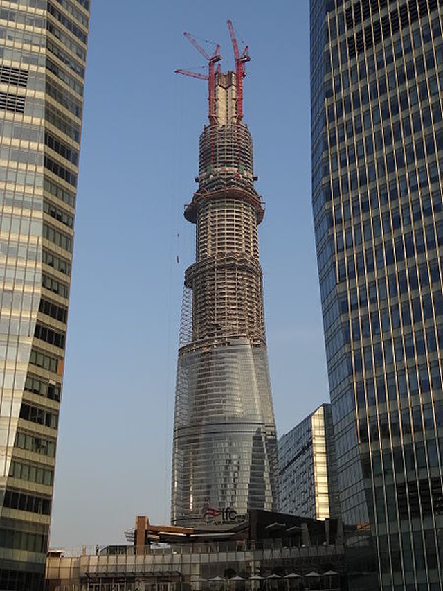 SKY'S THE LIMIT. The Shanghai Tower will stand 630 meters when it is finished. Photo from Wikipedia