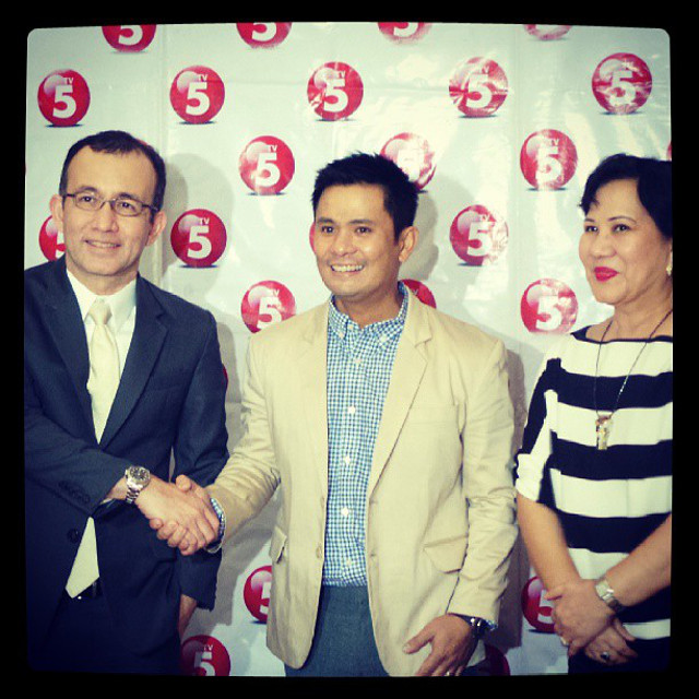 HOME. Ogie with Noel Lorenzana and Wilma Galvante. Photo from his Instagram (@ogiealcasid)