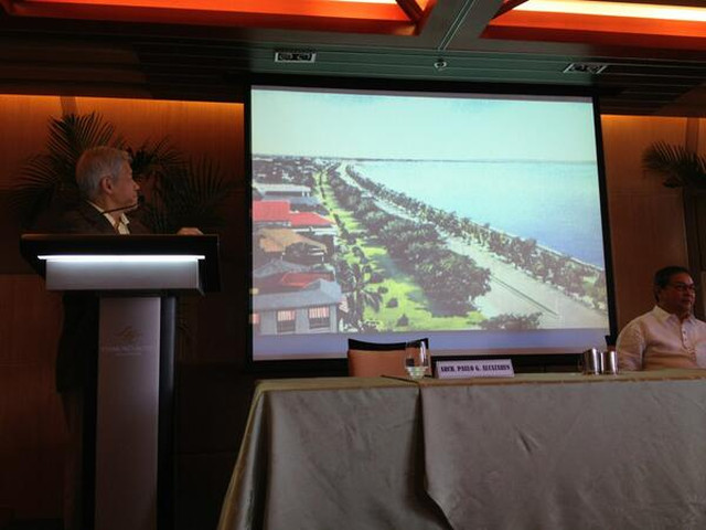 GOLDEN AGE. Paulo Alcazaren shows a picture of Roxas Boulevard in the 1960s. Photo from Department of Tourism Twitter