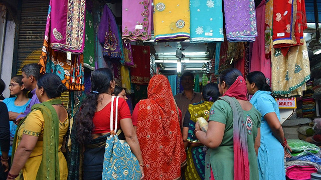 DELHI MARKET. Local women on market day