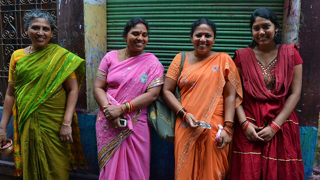 BEAUTIFUL WOMEN. The women of Varanasi, India