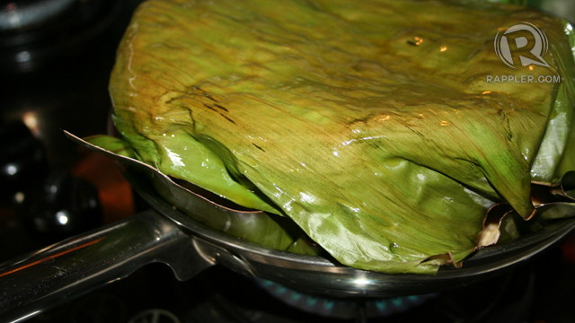 ALLOWANCE AT THE SIDE. Make sure your banana leaf is bigger than your pan!