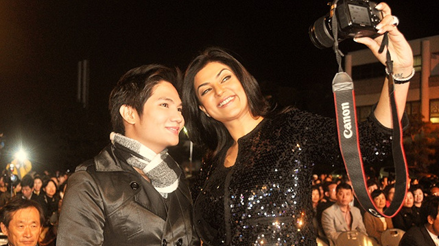 WITH SUSHMITA SEN, MISS UNIVERSE 1994. She sat as one of the judges in Miss Asia Pacific World 2011 in Busan, South Korea