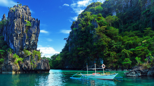 SYMBIOTIC RELATIONSHIP. Ecotourism in paradises like El Nido, Palawan provides livelihood to locals and ensure the conservation of the protected area