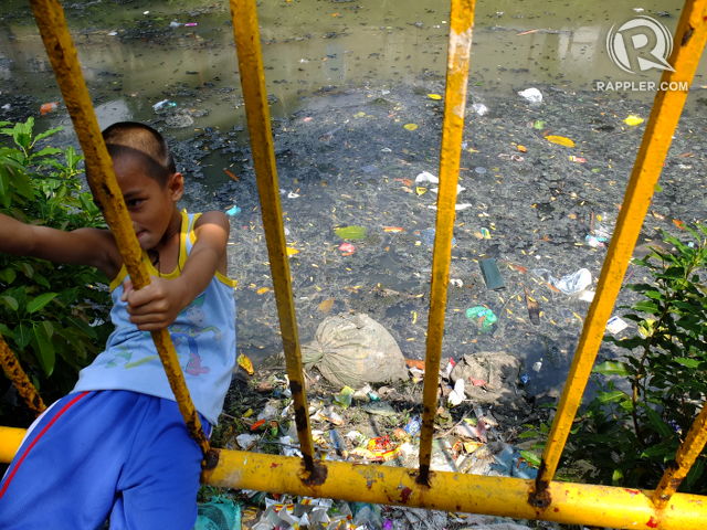 PLAYGROUND. For some kids in Paco, Manila, the flithy creek under Zamora Bridge is their playground. All photos by Pia Ranada/Rappler