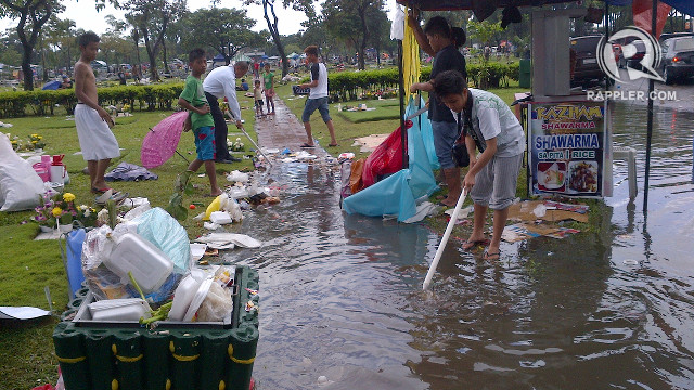 FILTH. Garbage causes flooding in Manila Memorial Park during Undas 2013. Photo by Krista Garcia/Rappler