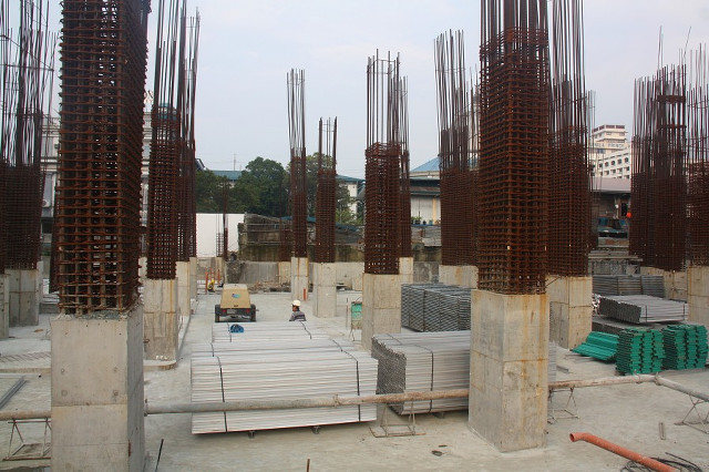 CONSTRUCTION CONTINUES. As of October 14, Torre de Manila's foundation is complete and its slab fill is 45% complete. Photo from DMCI website